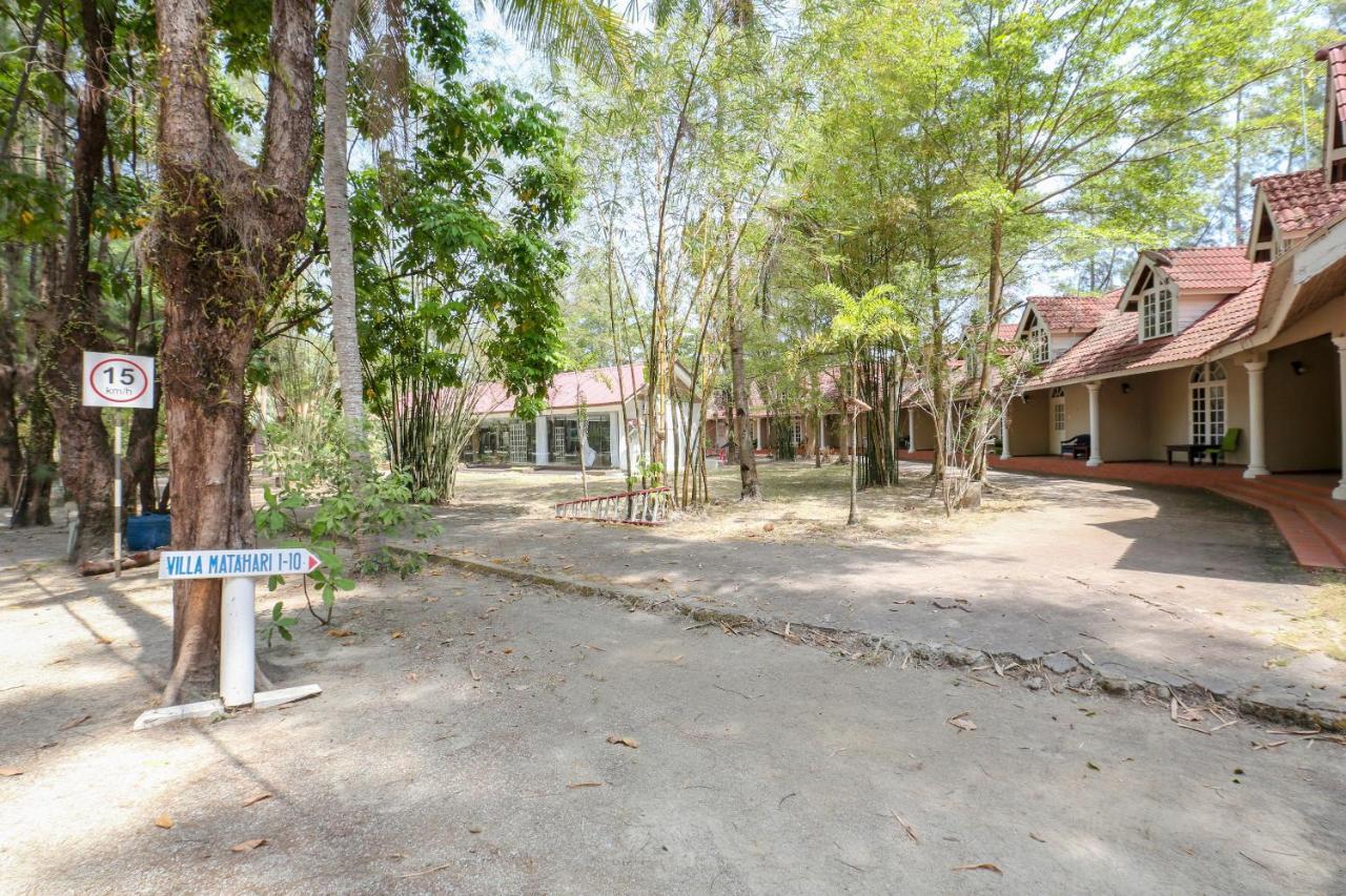 Capital O 90224 Villa Danialla Beach Resort Kampong Ayer Terjun Pinang Esterno foto