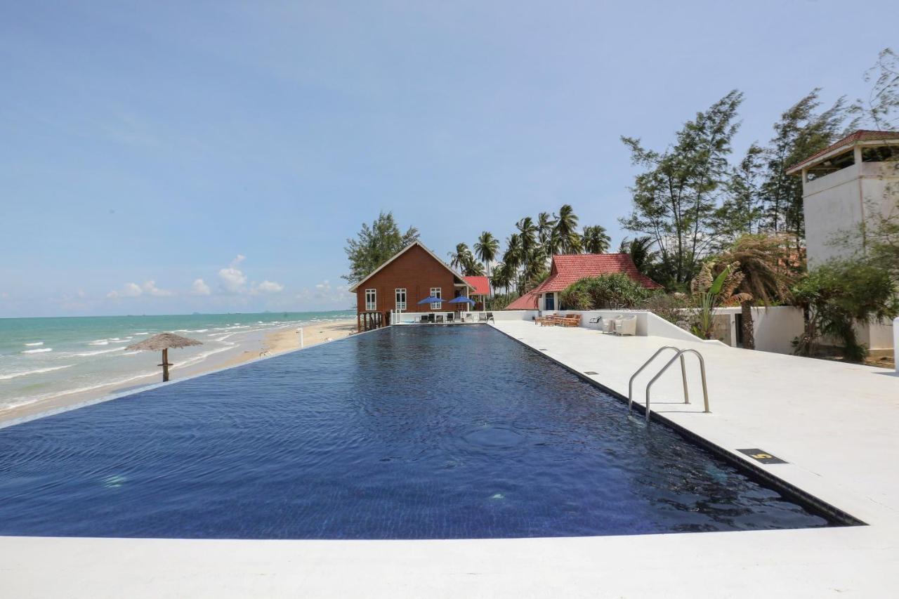 Capital O 90224 Villa Danialla Beach Resort Kampong Ayer Terjun Pinang Esterno foto